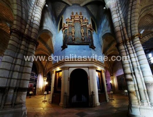 Interior de la catedral de Badajoz. Foto tomada de Wikipedia.