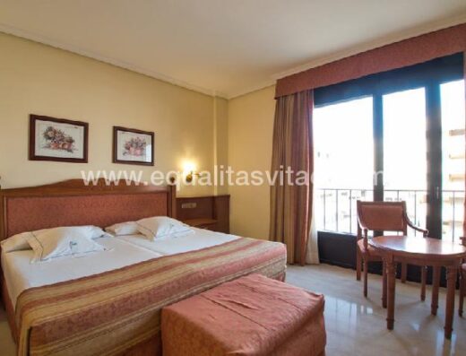 Una de las habitaciones del hotel. Imagen cedida por Hotel Zentral Center, Tenerife.