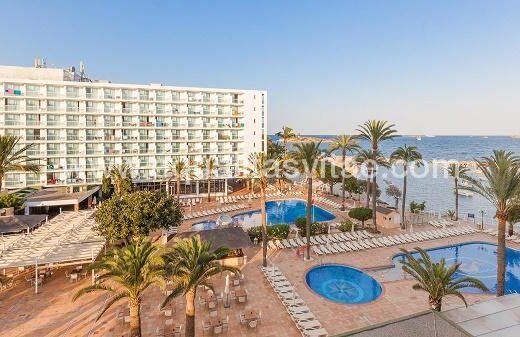 Piscinas. Foto www.sirenishotels.com/es/hoteles-ibiza/sirenis-hotel-goleta-spa/