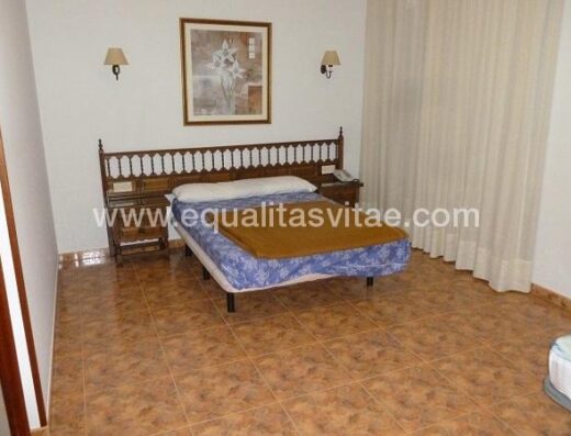 Habitación accesible. Hospedería Monasterio de Poio.