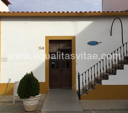Entrada accesible al comedor.