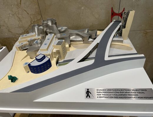 Maqueta del museo, edificio y entorno.