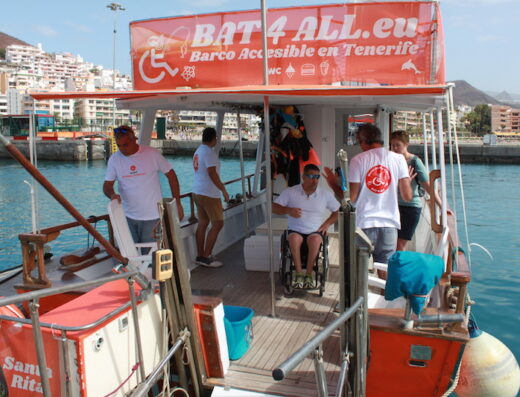 Monitores en la cubierta del barco.