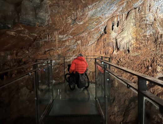 Interior cueva.