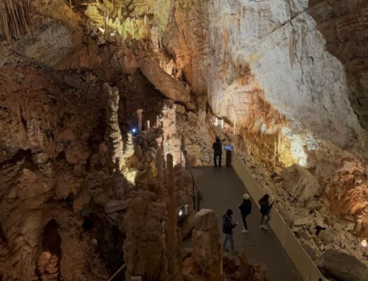 Interior cueva.