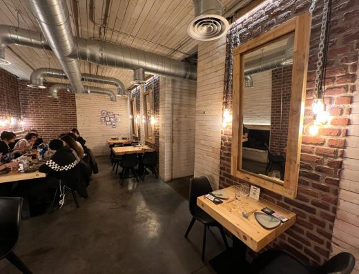 Interior del restaurante, zona comedor.