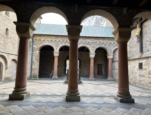 Arquería del claustro.
