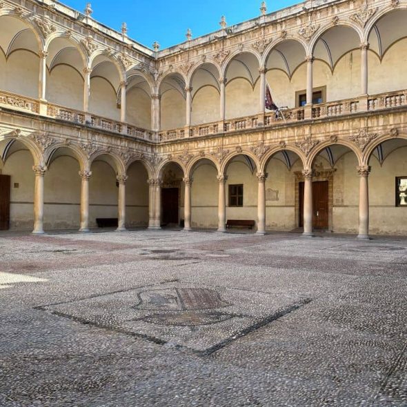 Imagen del claustro desde el patio.