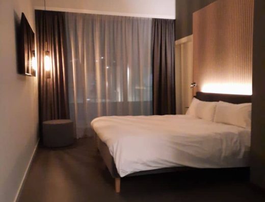 Imagen de la habitación, cama de matrimonio.