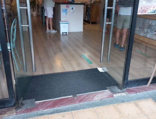 Imagen de acceso al local.