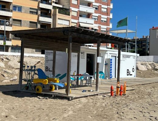 Imagen del puesto de socorro y el baño accesible.
