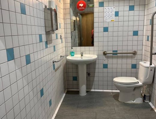 Imagen de interior del interior del baño adaptado.