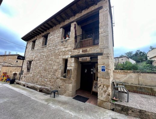 Imagen panorámica exterior del edificio.