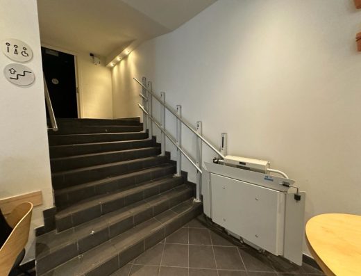 Imagen de plataforma salvaescaleras.