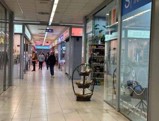Imagen de pasillo del mercado.