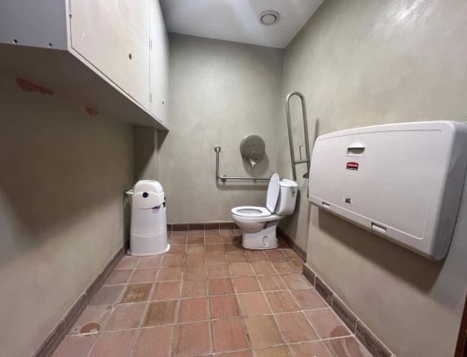 Imagen del interior del baño adaptado.