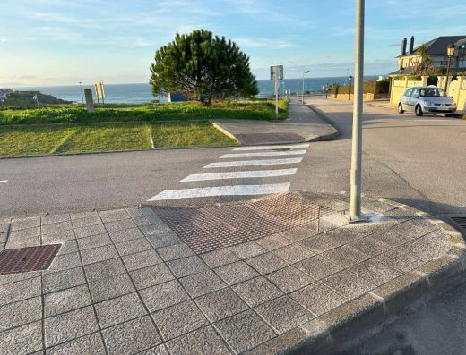 Imagen de acera con rebaje.