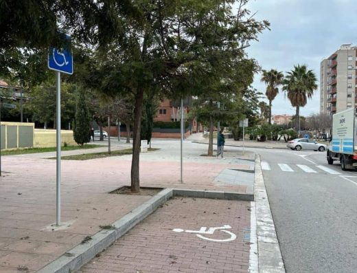 Imagen de la plaza de aparcamiento para PMR.