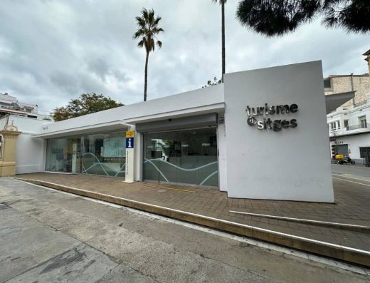 Imagen exterior de la oficina de turismo.
