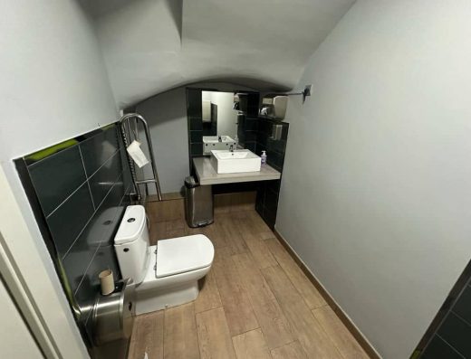 Imagen interior del baño adaptado.