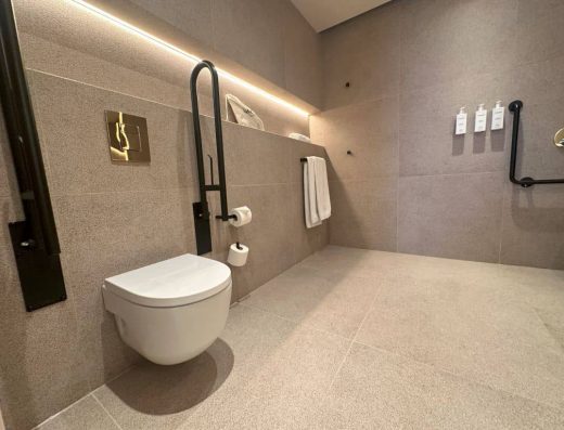 Imagen del interior del baño adaptado.