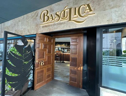 Imagen de acceso al bar.
