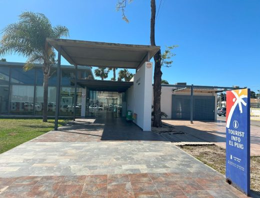 Imagen exterior del edificio de la oficina de turismo de El Puig.