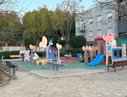 Imagen panorámica de parque infantil.