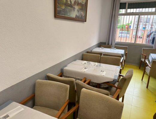 Imagen de las mesas del comedor.