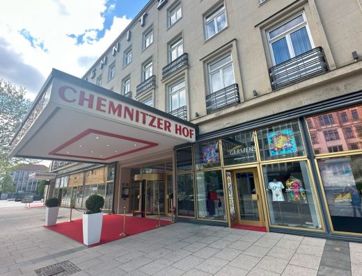 Imagen de entrada al hotel.
