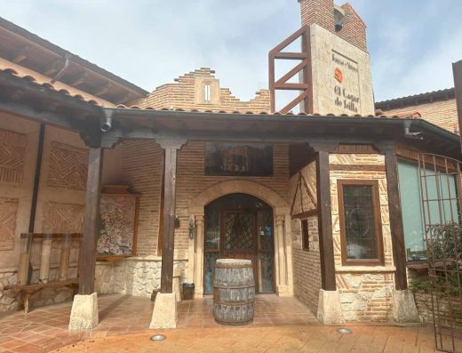 Imagen de la entrada a la bodega