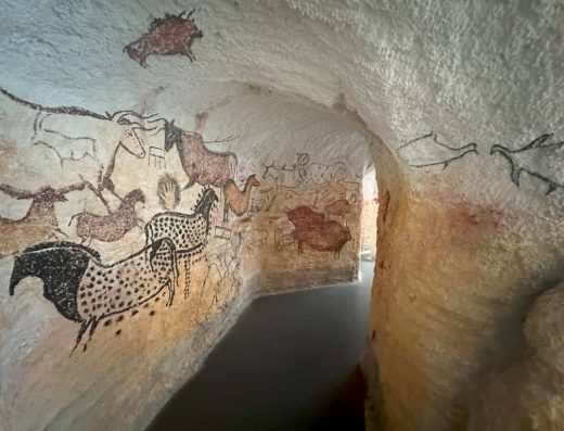 Imagen de la cueva con pinturas rupestres