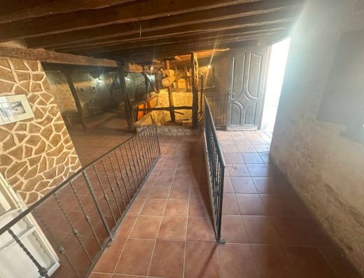 Imagen de doble rampa desde la puerta hasta el espacio del lagar