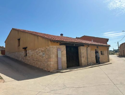 Imagen de la fachada exterior del bodegón