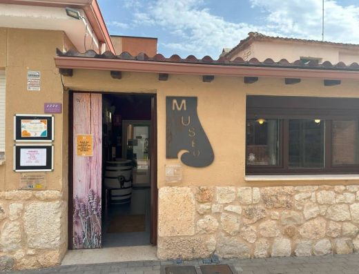 Imagen de la fachada y entrada al museo