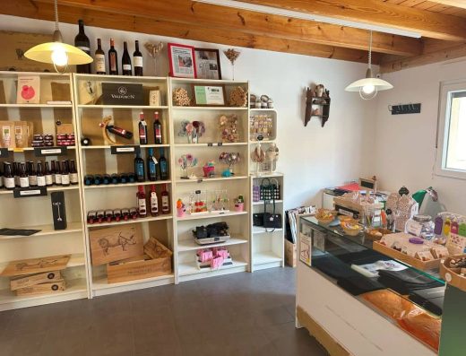 Imagen de la recepción y tienda del museo