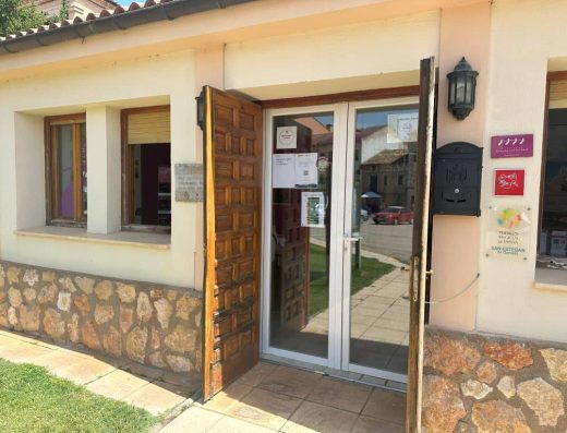 Imagen de la puerta de entrada a cota cero