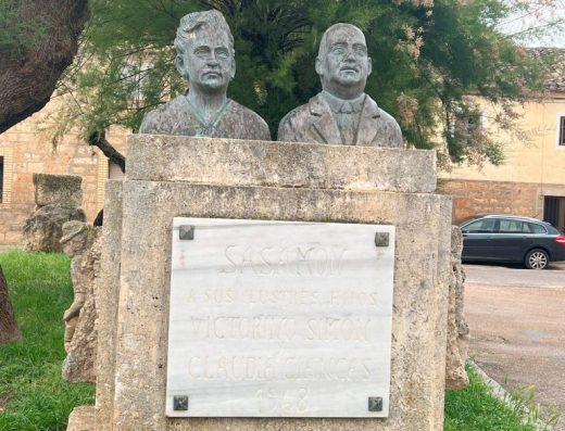 Imagen de una escultura con dos bustos.