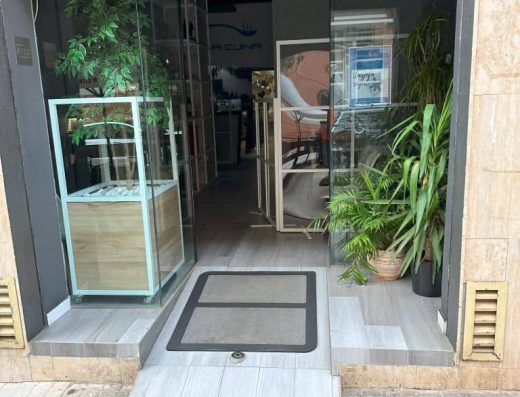 Imagen de puerta principal