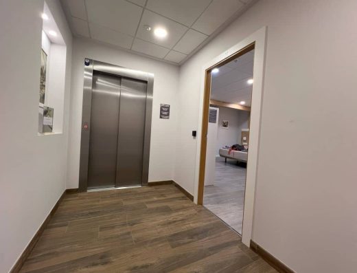 Imagen de la salida del ascensor al pasillo