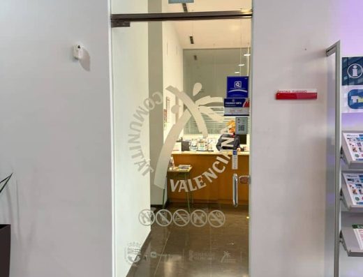 Imagen de puerta de acceso en el interior