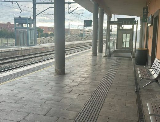 Imagen del anden de la estación de tren de Tudela.