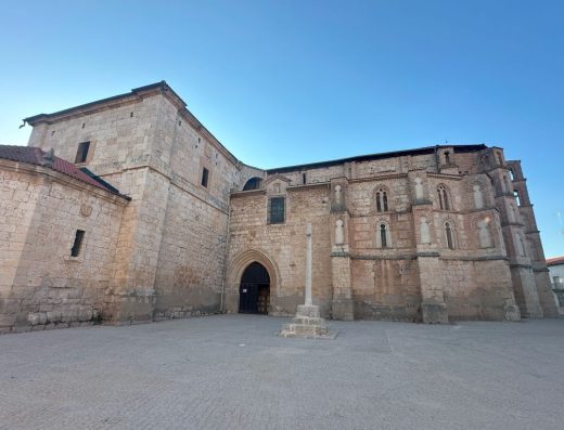 Imagen panorámica de la iglesia.