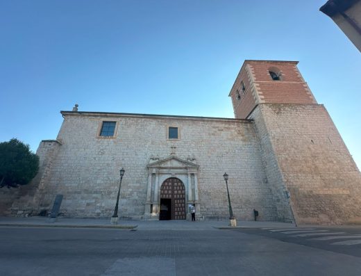 Imagen panorámica de la iglesia.