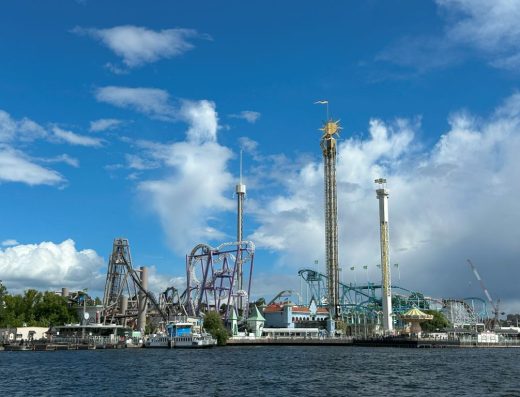 Imagen panorámica del parque de atracciones.