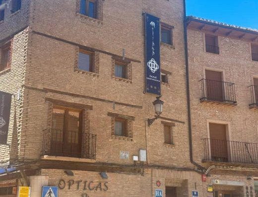 Imagen de la fachada principal del edificio.