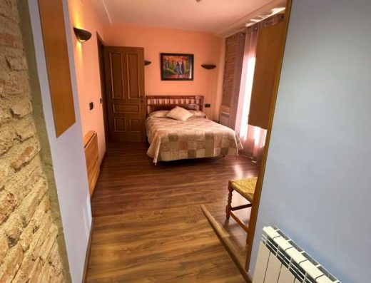 Imagen del interior de la habitación adaptada.
