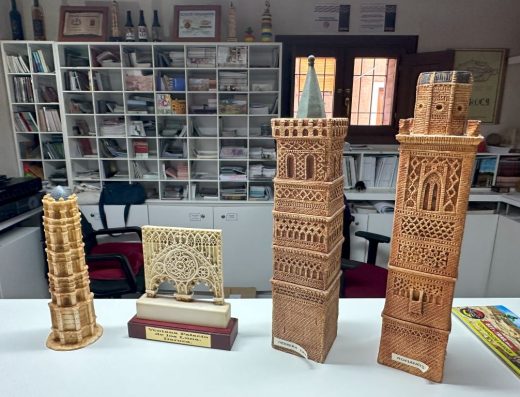 Imagen de varias réplicas de torres.