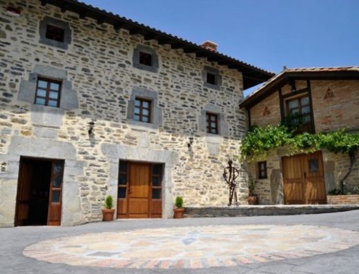 Imagen de la fachada de la casa.