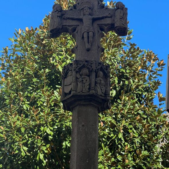 Imagen del la parte superior de la cruz de terme